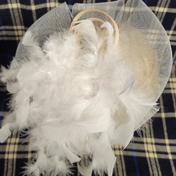 WIDE Large Feathers Fascinator - Picture 8 of 8